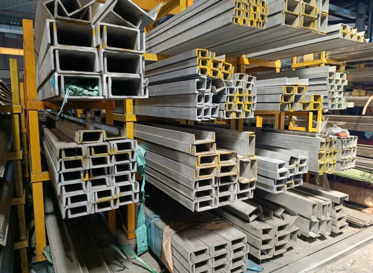 U ĐÚC INOX 304 - 200 x 100 x 10 x 6M