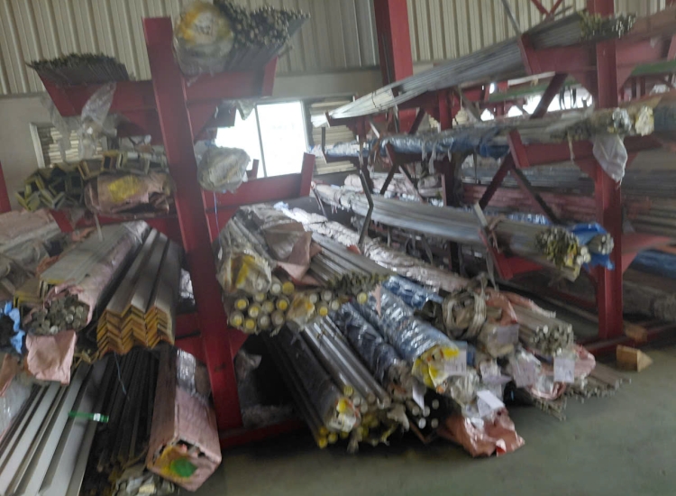 VÊ ĐÚC INOX 304/304L: 50 x 50 x 3.0 x 6 M