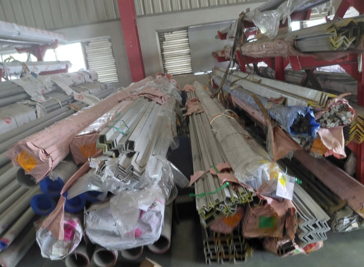 VÊ ĐÚC INOX 304/304L: 50 x 50 x 3.0 x 6 M