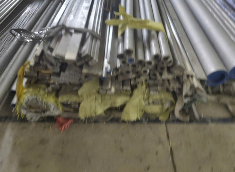 THANH LA ĐÚC 304 SỌC XƯỚC : 40 x 20 x 4000/6000MM/HL- LẬP LÀ INOX - Stainless Steel Bar Flat