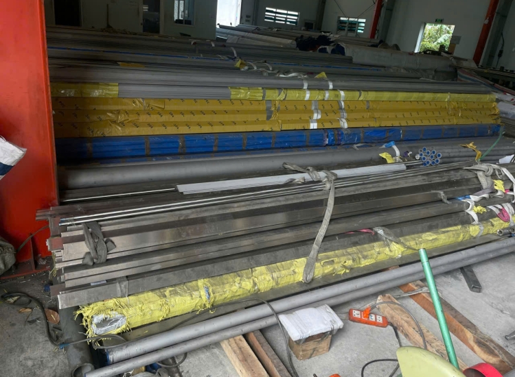 THANH LA ĐÚC 304 SỌC XƯỚC : 100 x 12 x 4000/6000MM/HL- LẬP LÀ INOX  - Stainless Steel Flat Bar